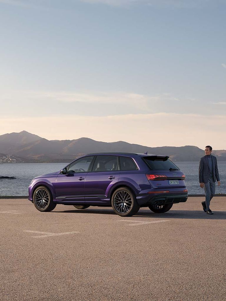 Side view Audi SQ7